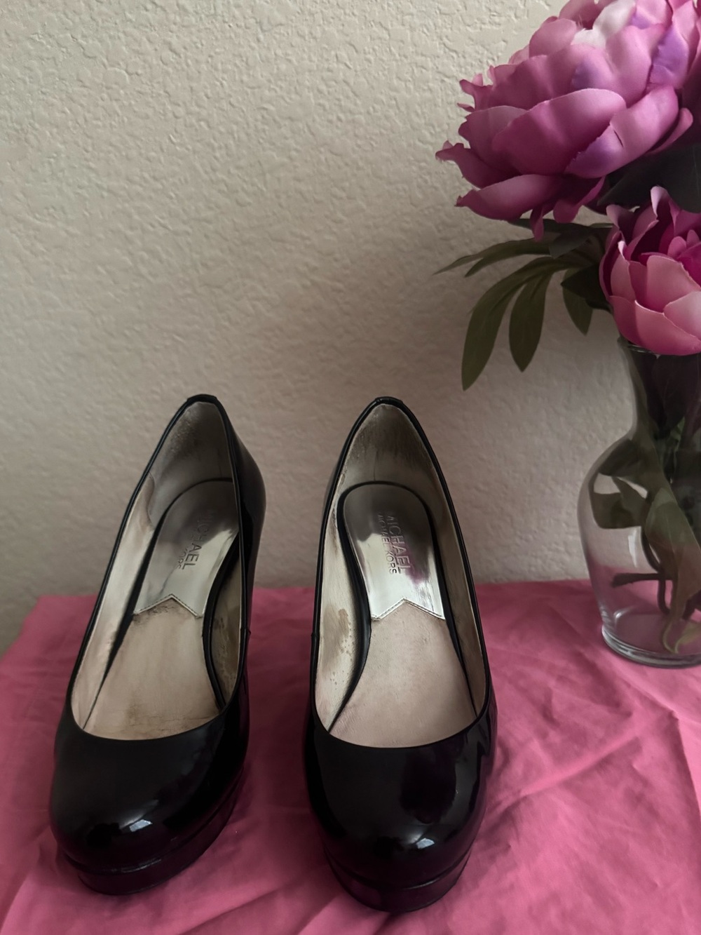 Michael Kors Black Patent Platform Pumps - Glossy Round Toe